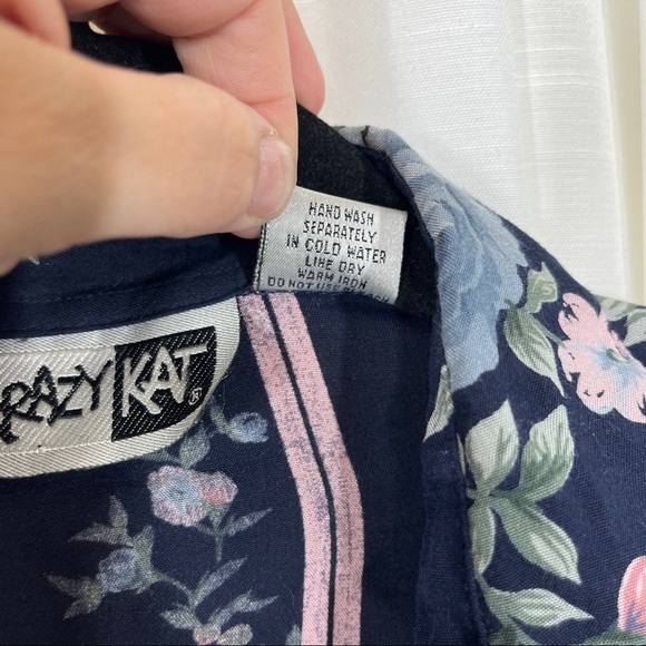Vintage 90’s krazy Kat floral button down blouse - Picture 10 of 10